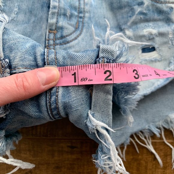 ONETEASPOON Medium Wash Distressed Raw Edge Hem Bandit Cut Off Shorts Size 26 - Picture 12 of 13